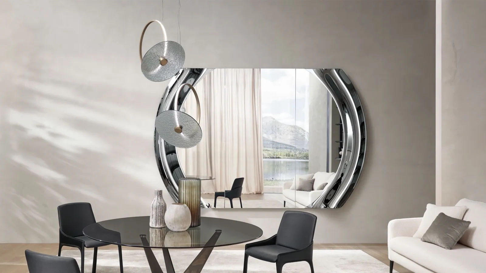 Magnificent Mirror with a curved glass frame by Fiam