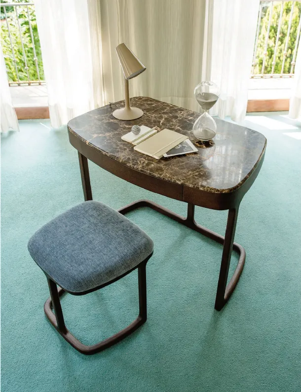 Porada Maskara Writing Desk