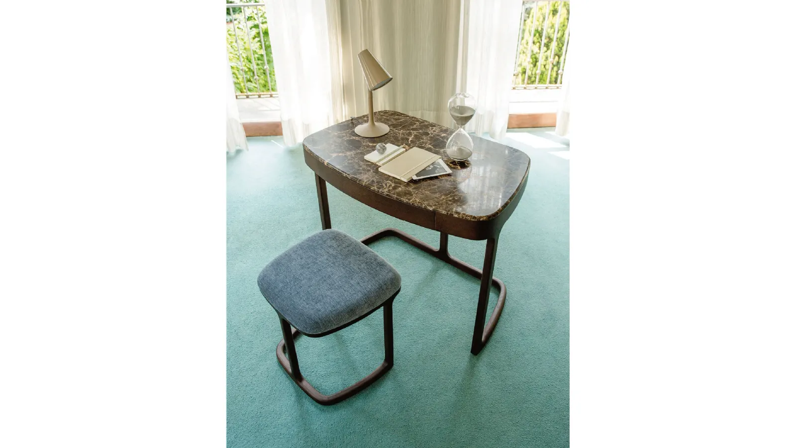 Porada Maskara Writing Desk