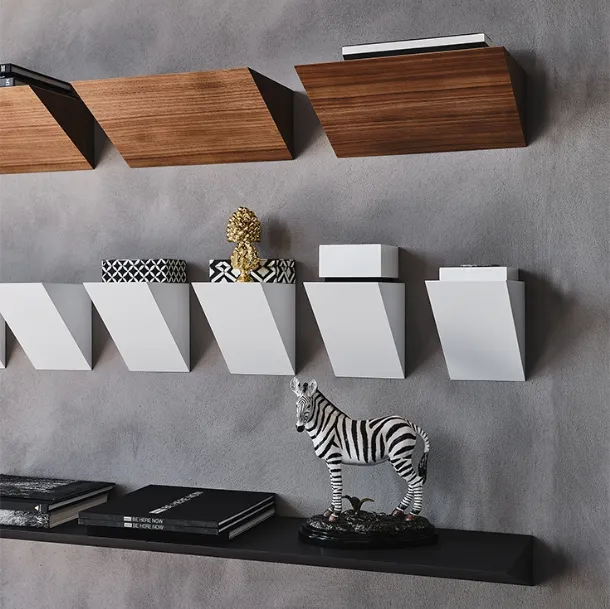 Pendola design shelf in wood, made of 3 triangular dimensions by Cattelan Italia