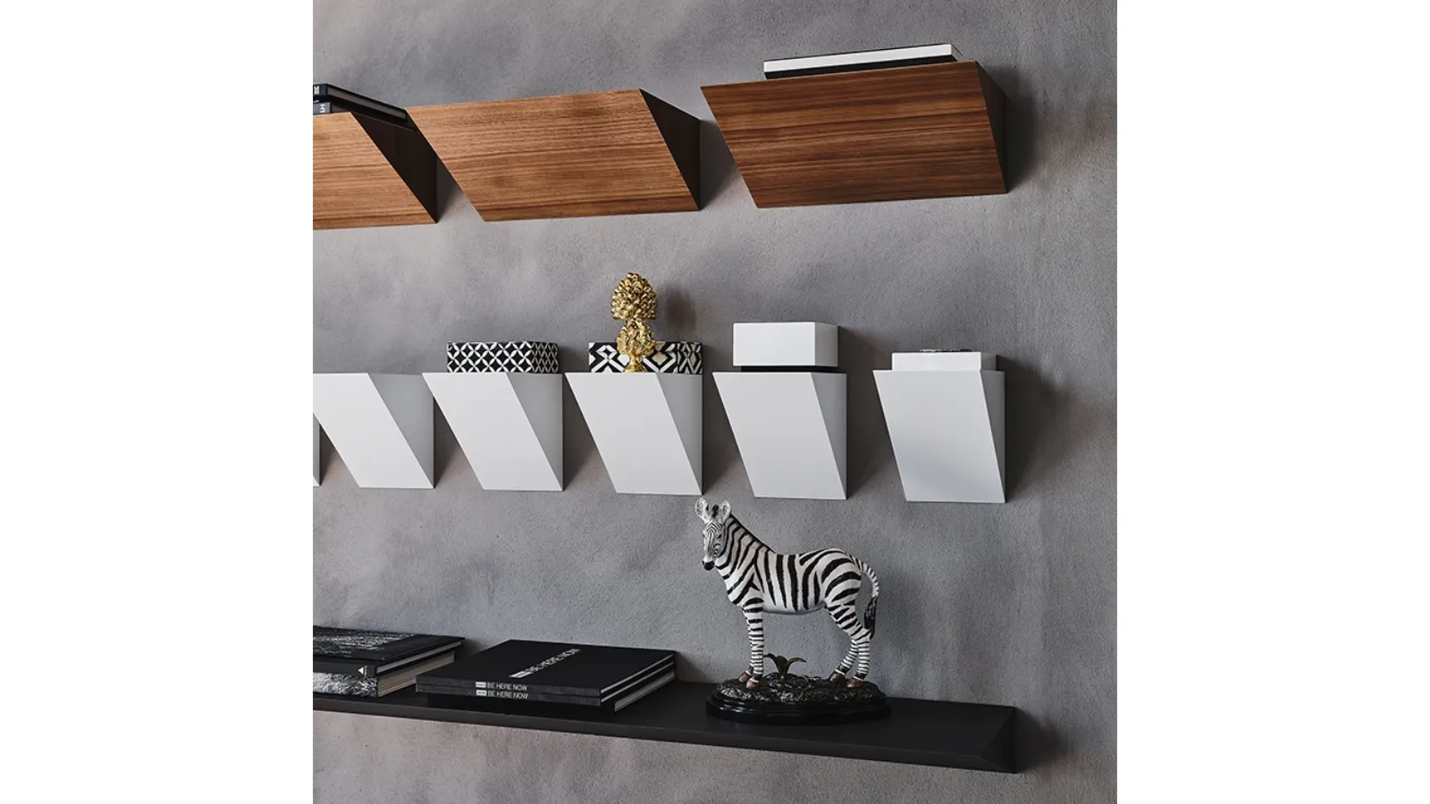 Pendola design shelf in wood, made of 3 triangular dimensions by Cattelan Italia
