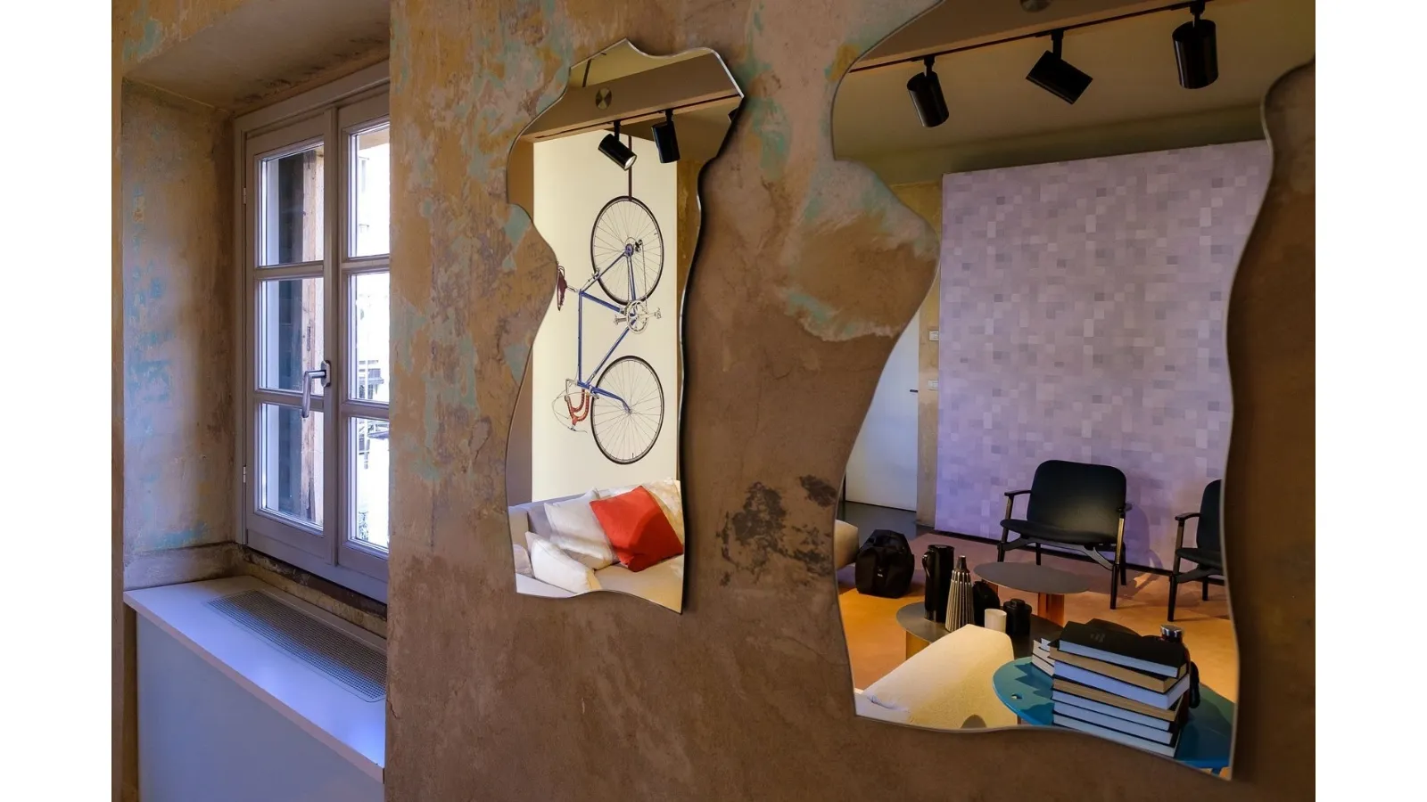 Milo CM shaped mirror by Zanotta