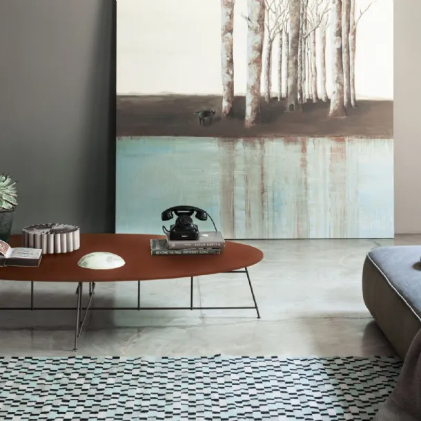 Lacquered oval side table Mr Zheng by Lema