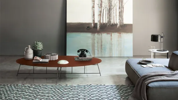 Lacquered oval side table Mr Zheng by Lema