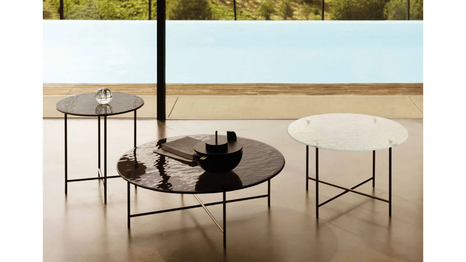 Nemu round side table by Desirèe