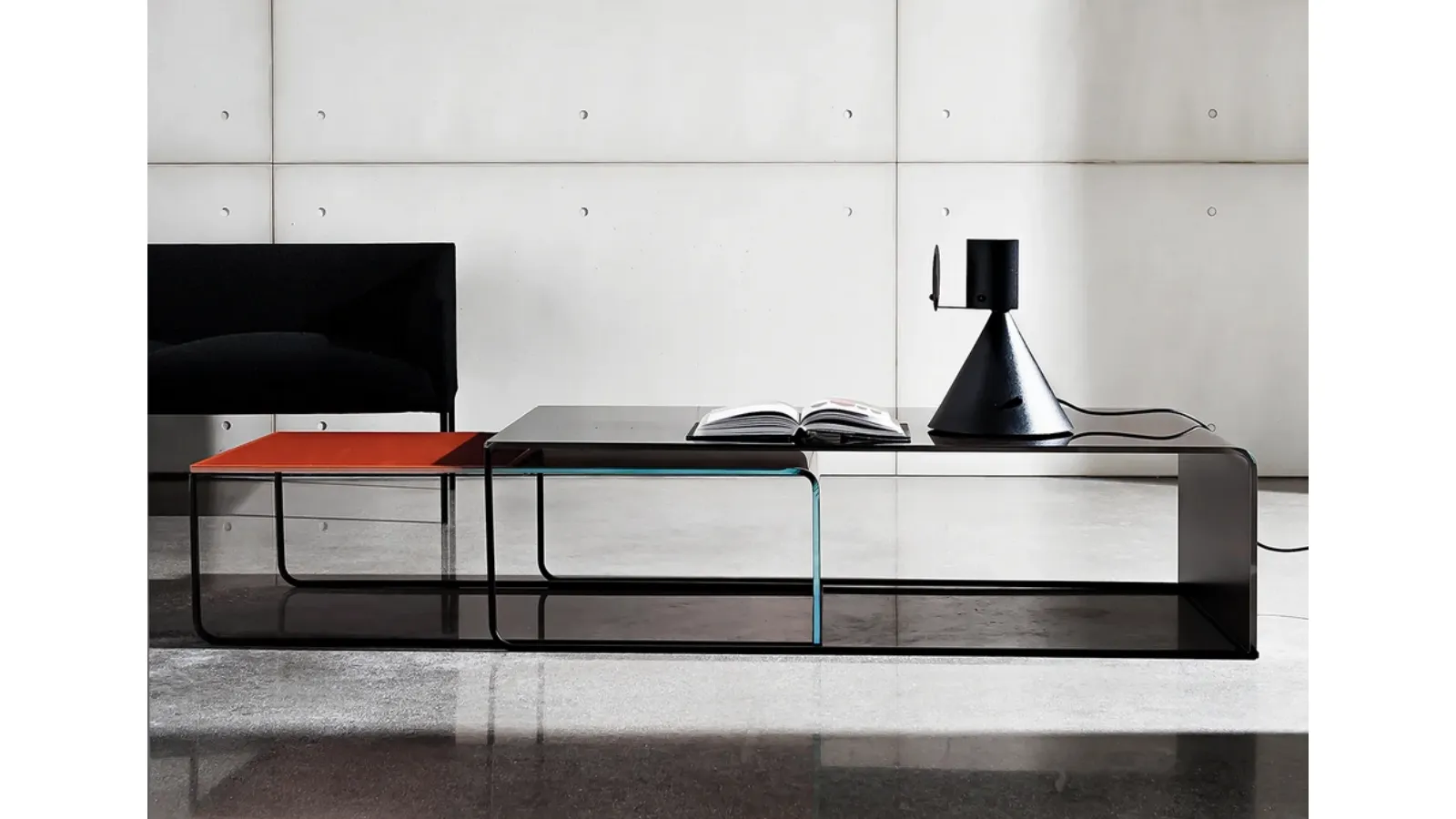 Low Nido coffee tables in curved glass with metal frame by Sovet