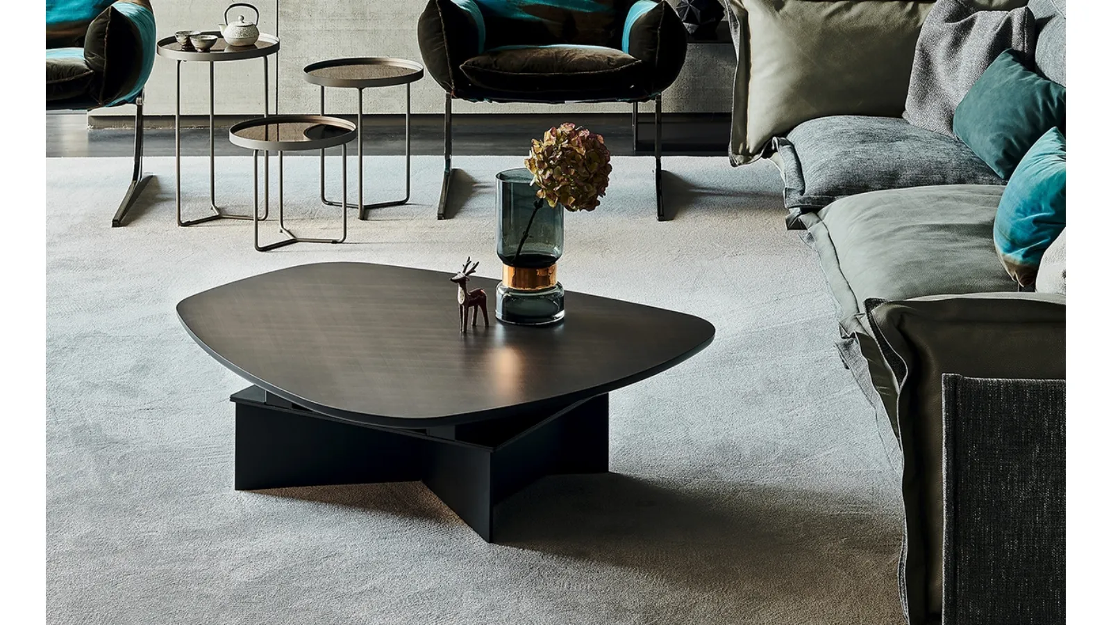 Coffee table with Brushed Bronze lacquered wood top by Orlando Cattelan Italia