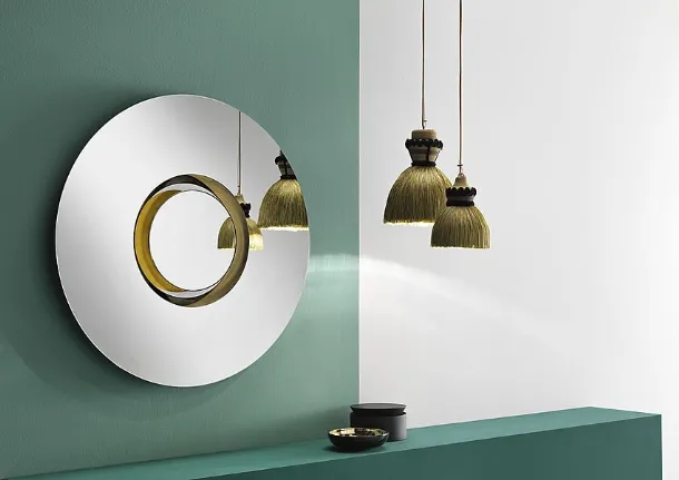 Wall mirror with a central golden metal circle Ozma by Tonelli