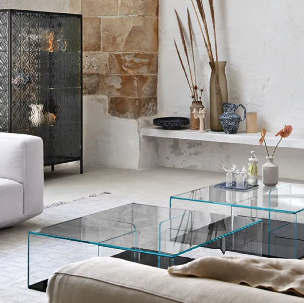 Quadra coffee table composed of four curved glass elements by Fiam