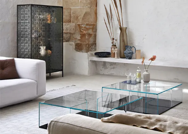 Quadra coffee table composed of four curved glass elements by Fiam