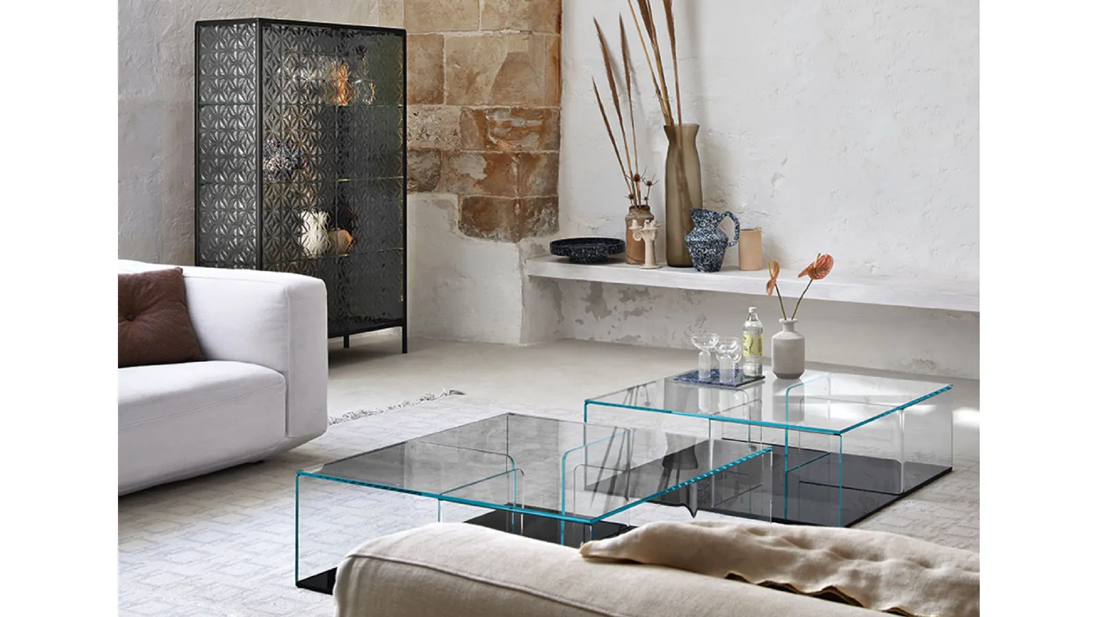 Quadra coffee table composed of four curved glass elements by Fiam