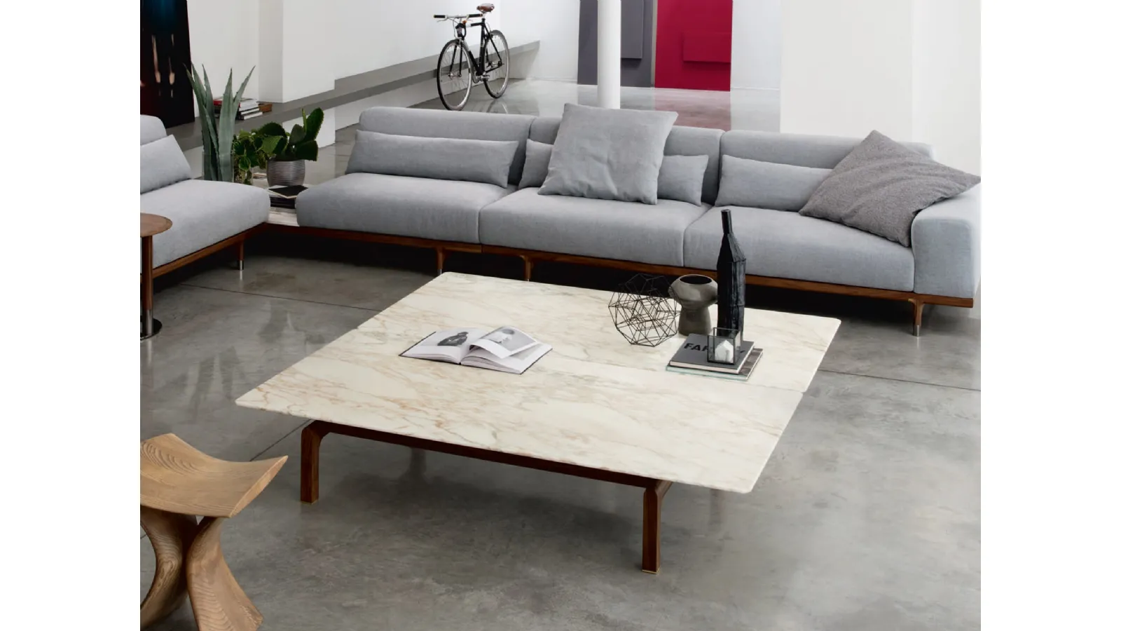 Coffee table with Quay marble top by Porada