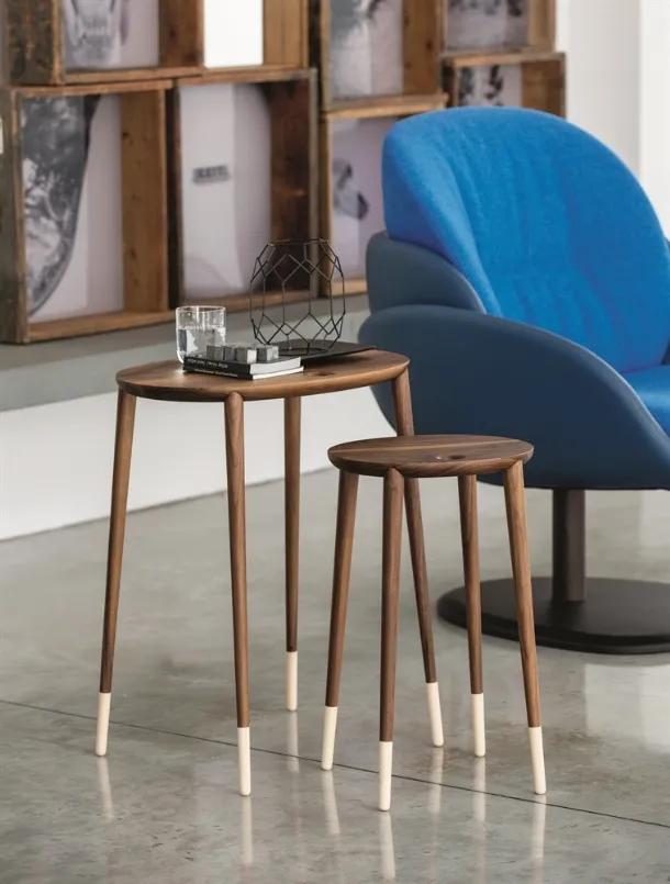Modern coffee table in solid Canaletto walnut wood with natural maple Rogers feet by Porada