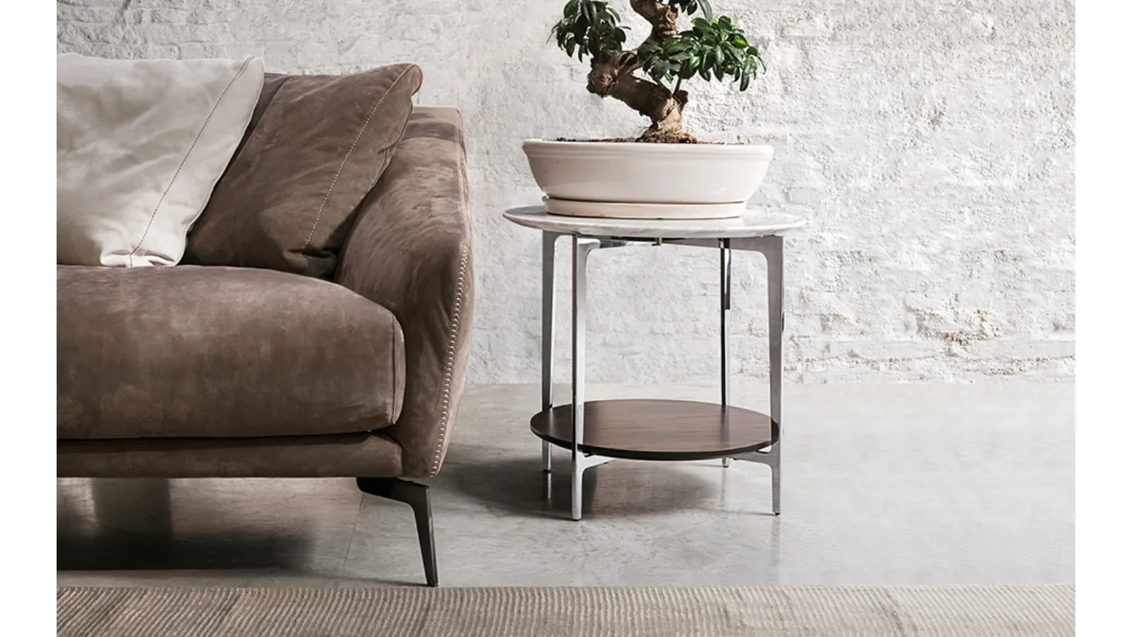 Round coffee table with marble top and chrome steel base Sax by Alivar