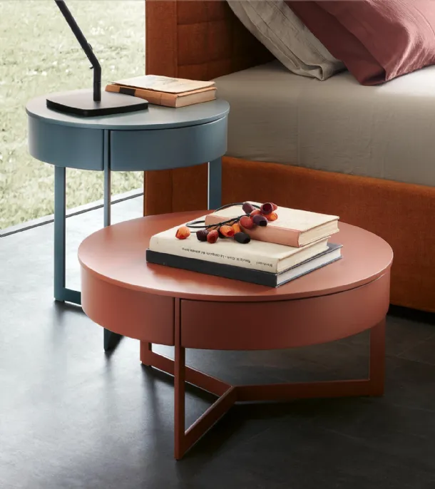 Laccato coffee table Sign by Lema