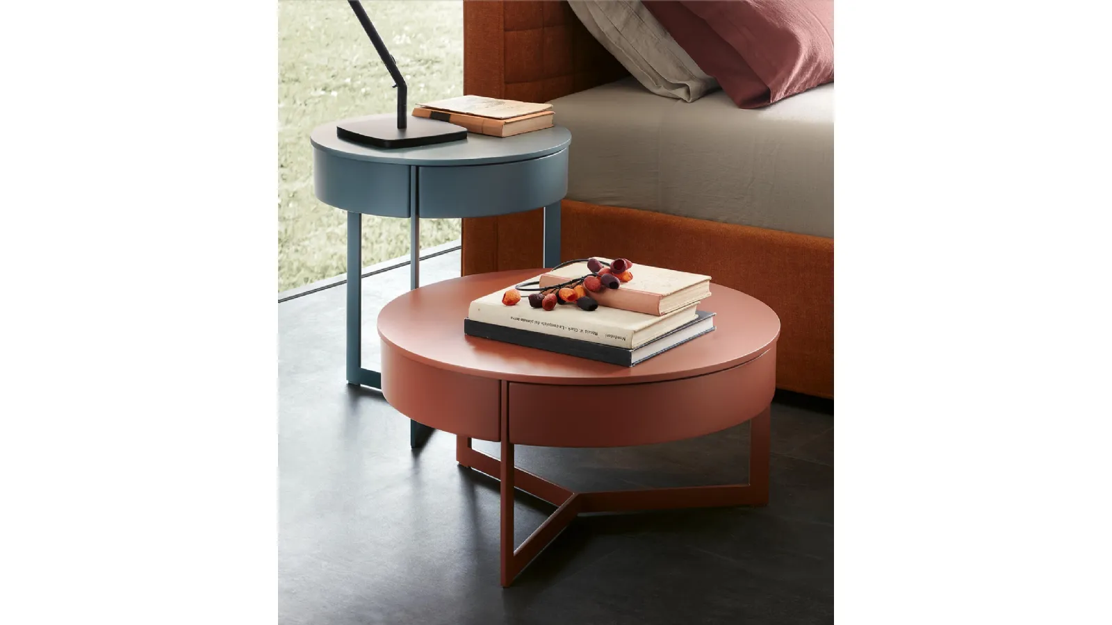 Laccato coffee table Sign by Lema