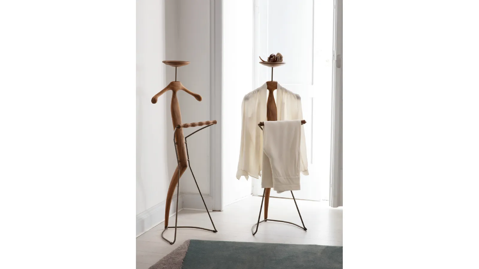 Solid cherry wood coat rack with metal structure and a Sir-Bis storage tray by Porada