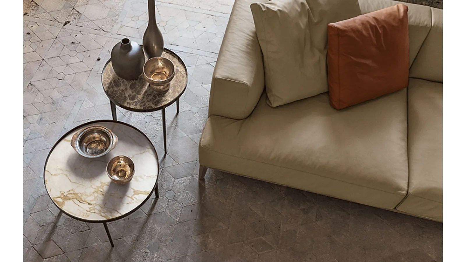 Round side table with Sirio marble top by Alivar
