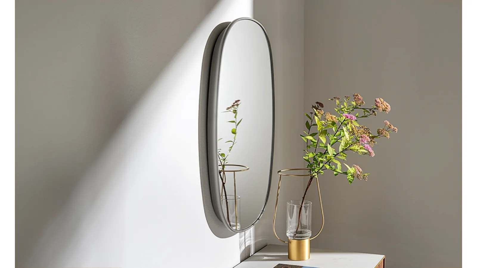 Slen Mirror with MDF frame lacquered by Sovet
