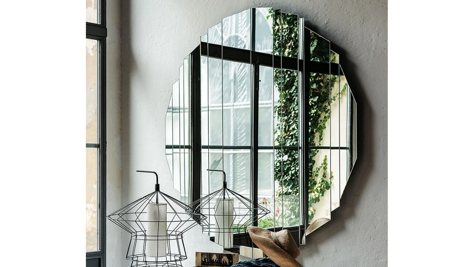 Wall mirror composed of mirrored crystal slats arranged side by side Stripes by Cattelan Italia