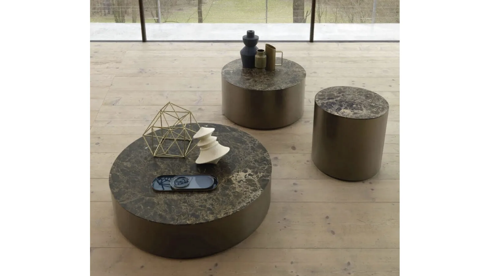 Round Stum coffee table in marble and metal by Desirèe