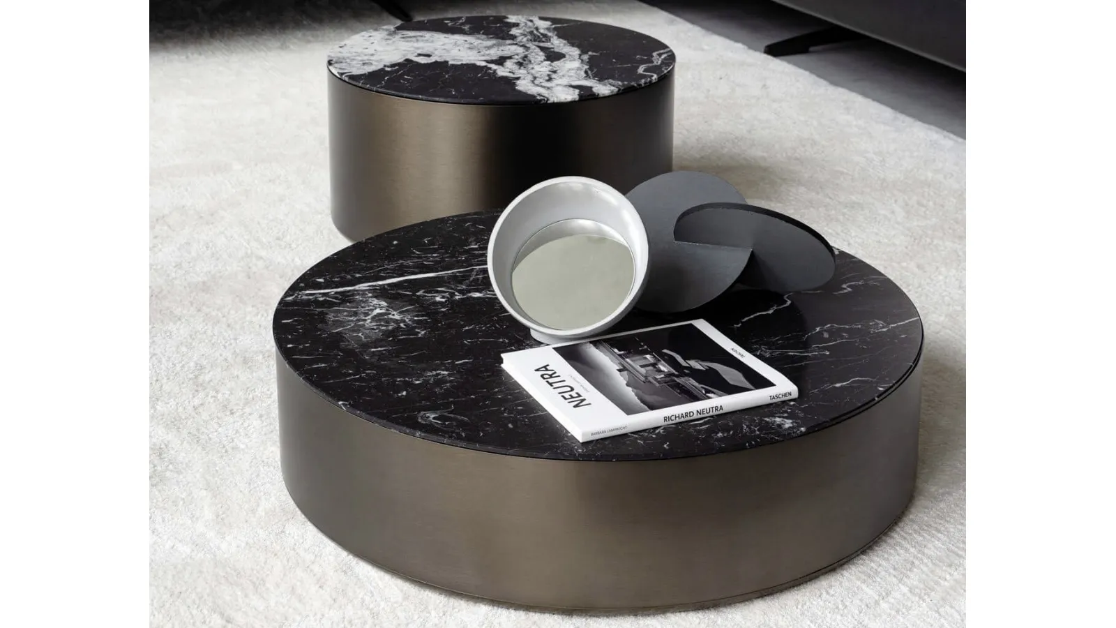 Round Stum coffee table in marble and metal by Desirèe