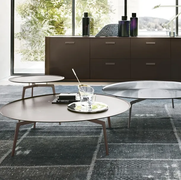 Round coffee table made entirely of Alivar T-Gong steel
