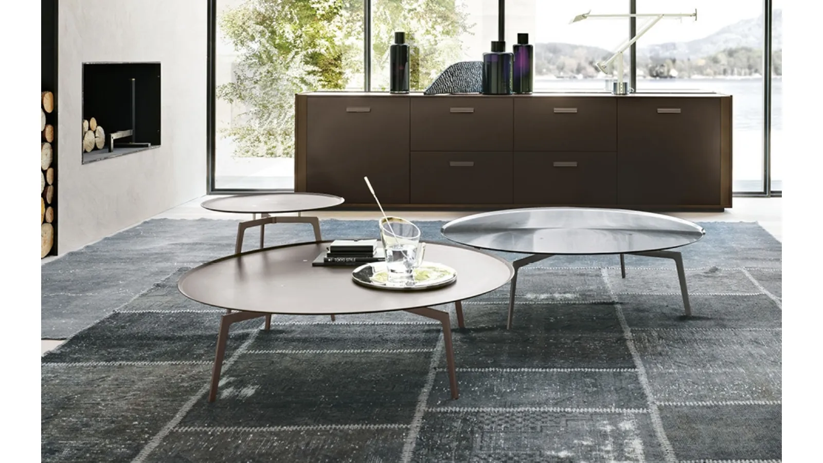Round coffee table made entirely of Alivar T-Gong steel