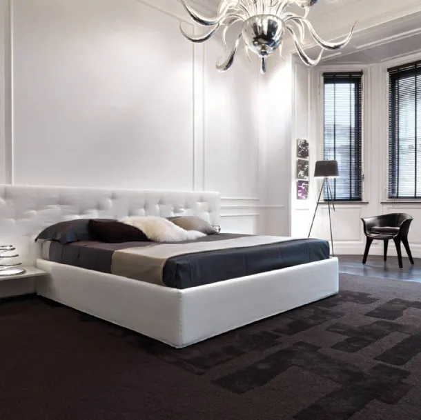Solid color Gesto Controllato rug with velvet and bouclé finish by Desirèe