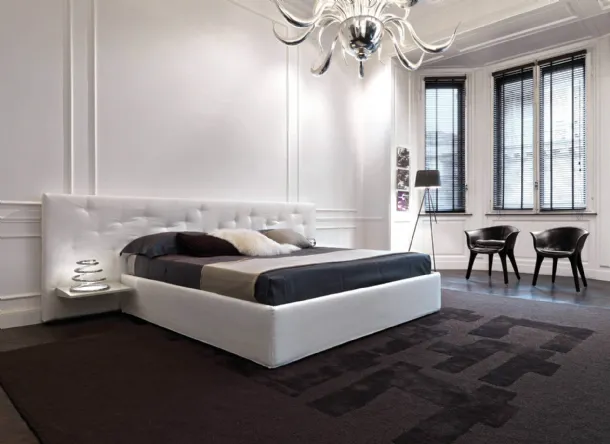 Solid color Gesto Controllato rug with velvet and bouclé finish by Desirèe