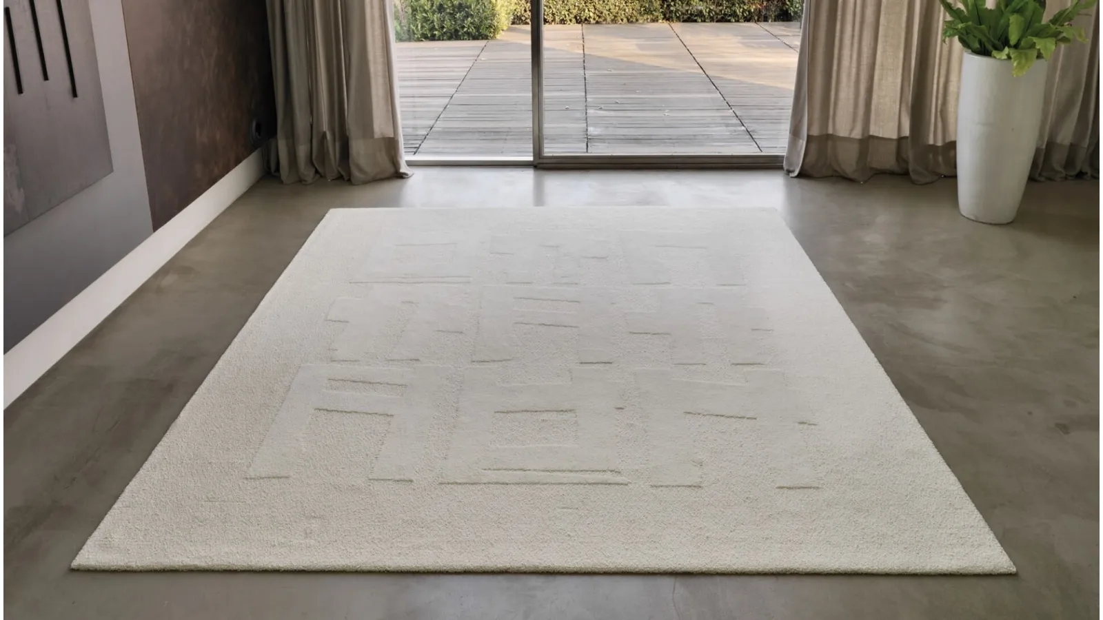 Solid Color Gesto Controlled Rug by Desirèe