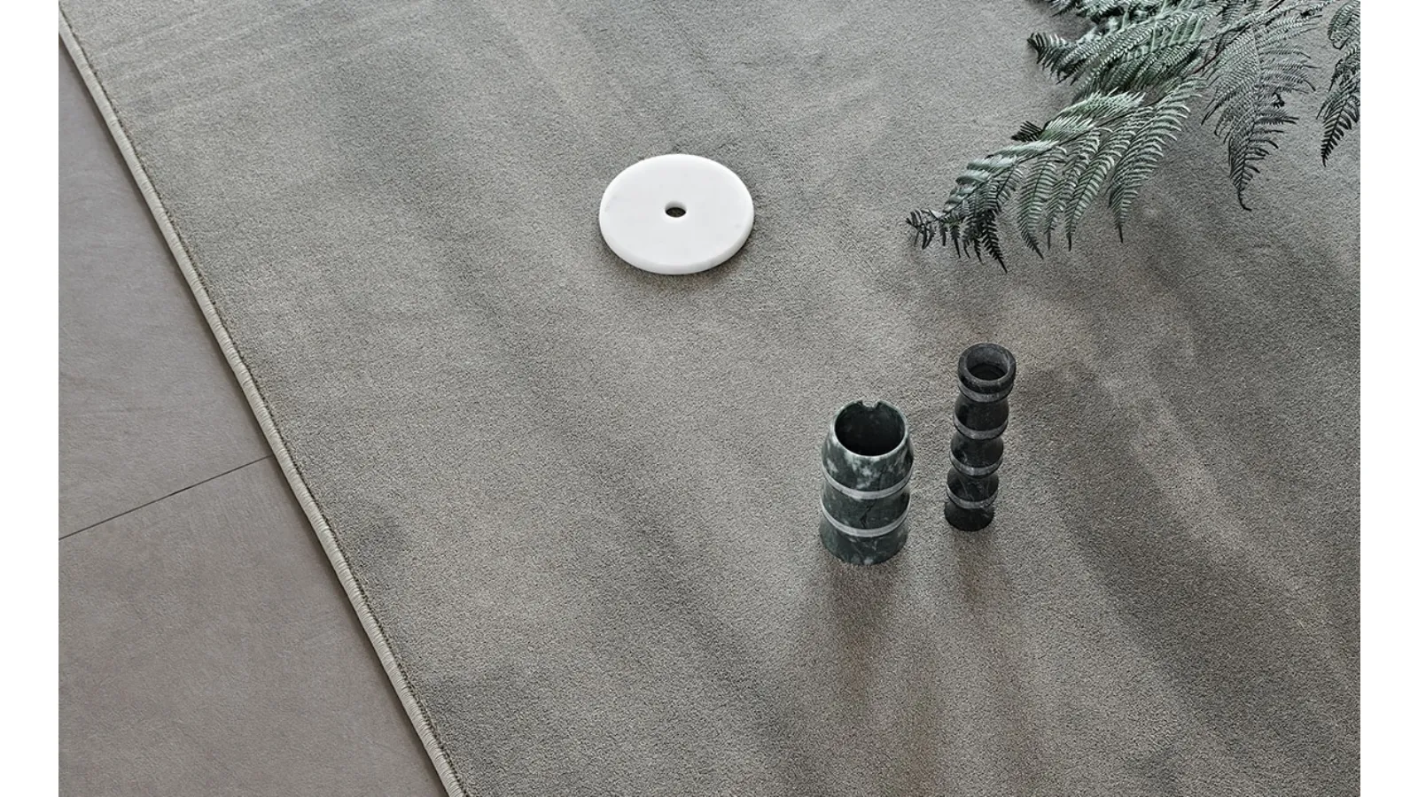 Kimi velvet rug with a semi-glossy appearance by Cattelan Italia