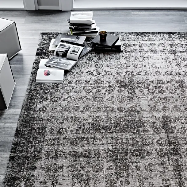 Mapoon rug in cotton and chenille with a faded and worn appearance by Cattelan Italia