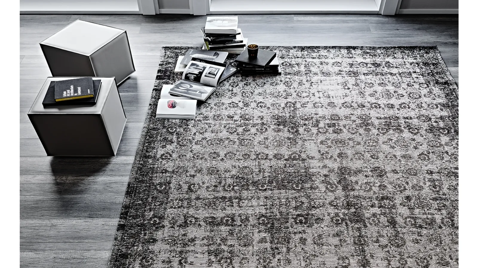 Mapoon rug in cotton and chenille with a faded and worn appearance by Cattelan Italia