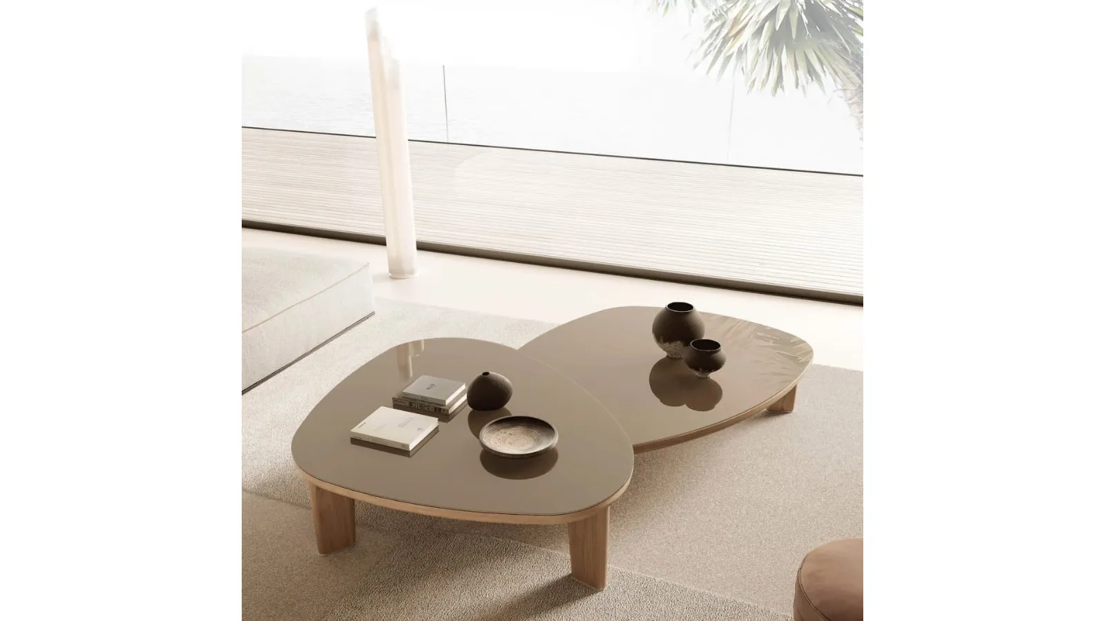 Arnold coffee table in glass or wood by Flexform