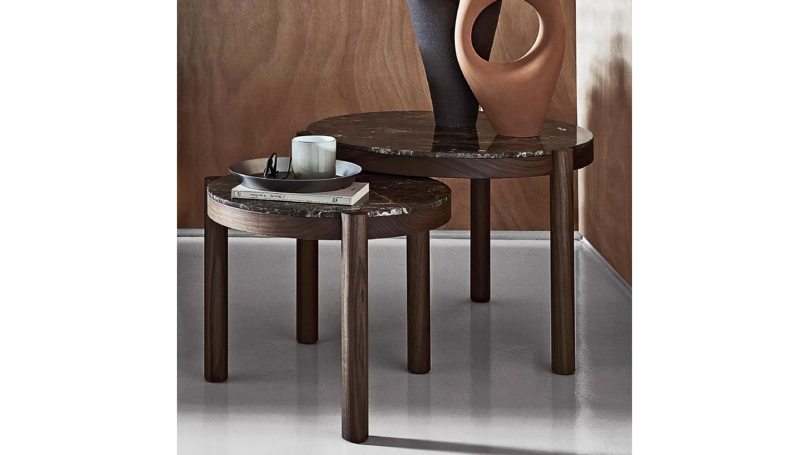 Gustav round coffee table in marble and solid wood by Flexform