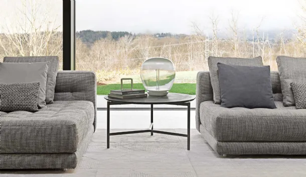 Modern side table Iko in matte blackened iron with Flou marble top
