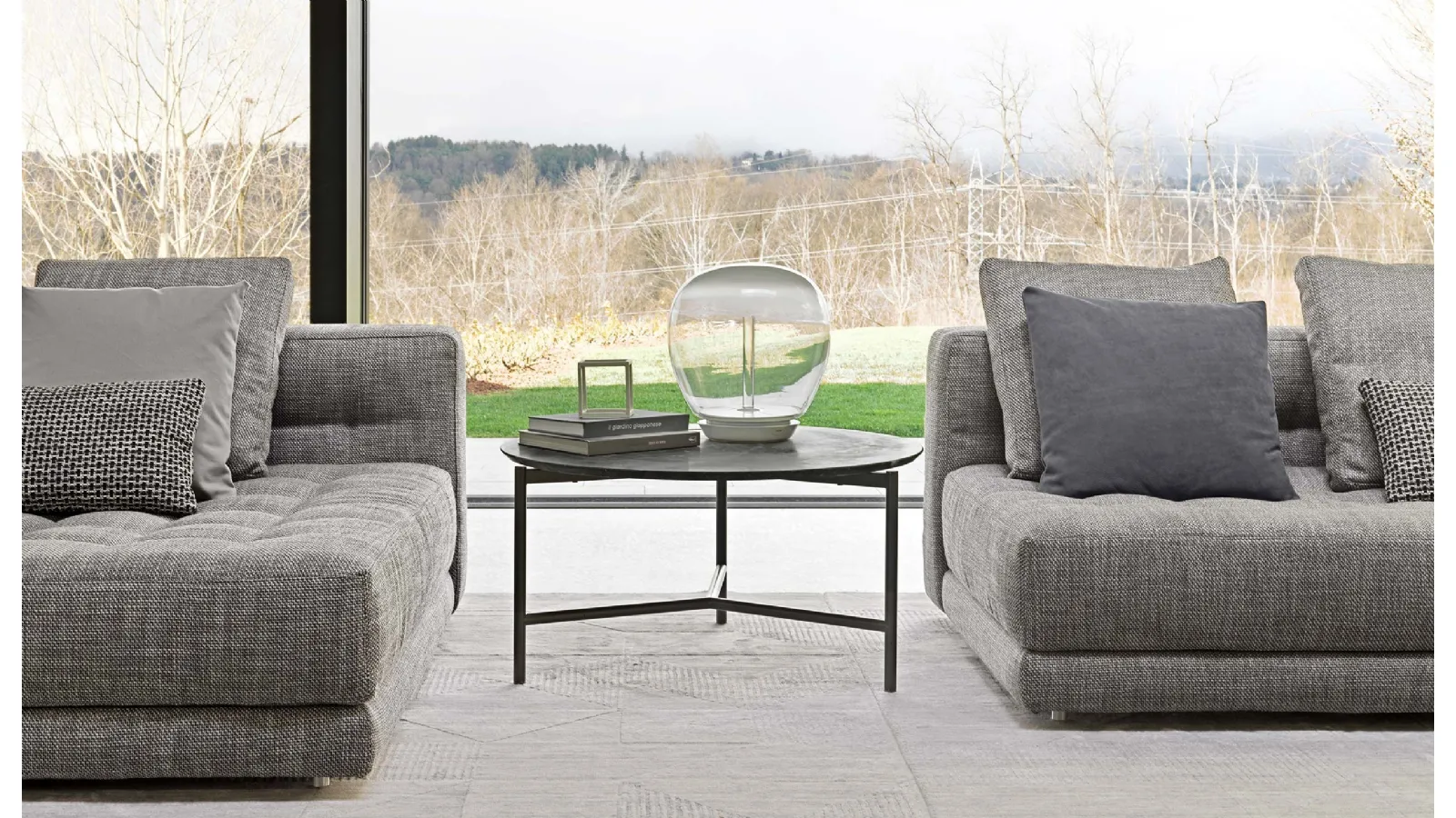 Modern side table Iko in matte blackened iron with Flou marble top