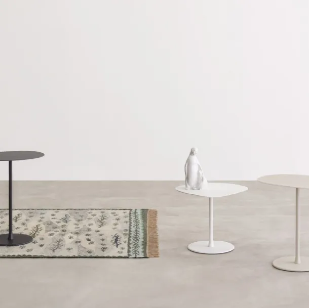 Mixit coffee table in lacquered finish by Desalto
