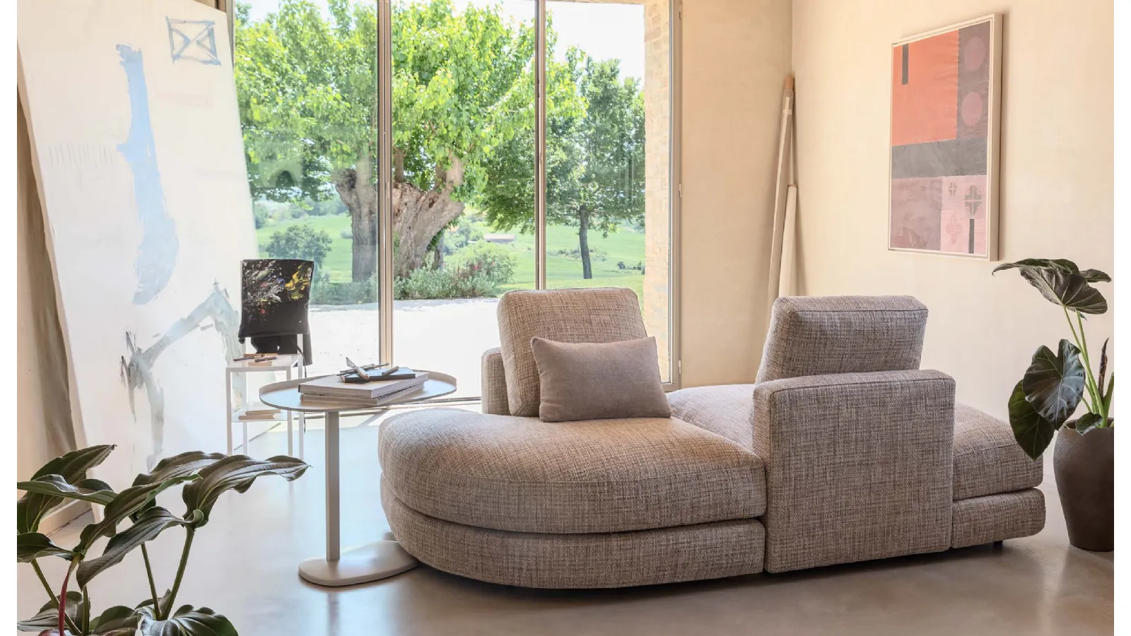 Lacquered metal sofa table with a painted wooden base, like the Victoria structure by Flou