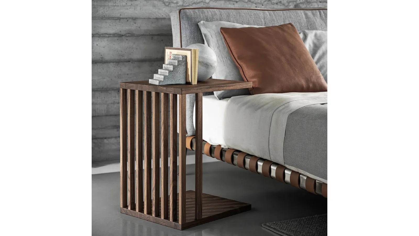 Vienna coffee table in solid wood by Flexform