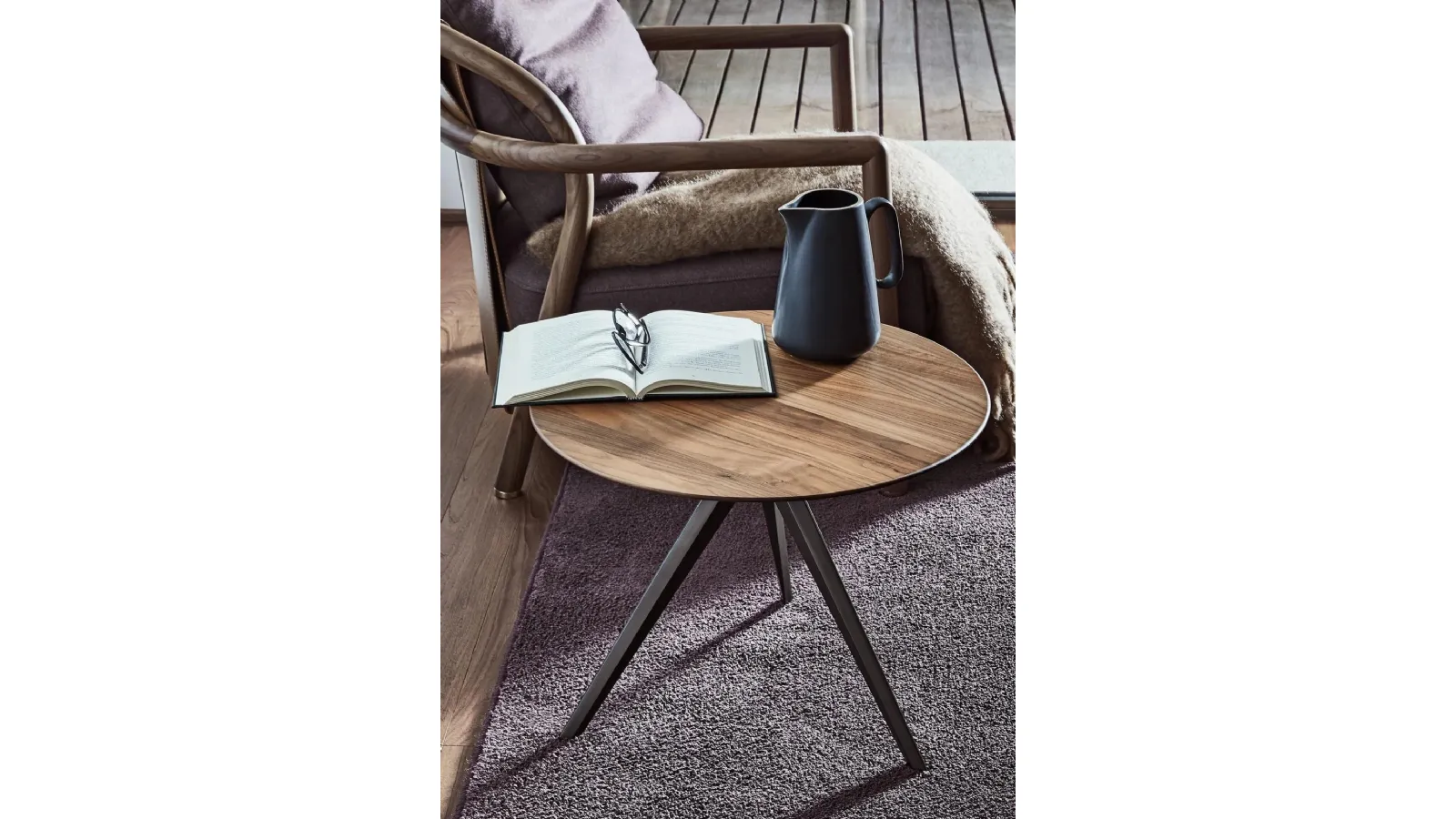 Round wooden coffee table with metal base Zefiro by Flexform