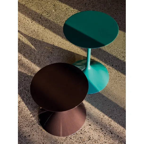Side table in rigid polyurethane, steel support rod and glossy lacquer finish Tempo di Zanotta