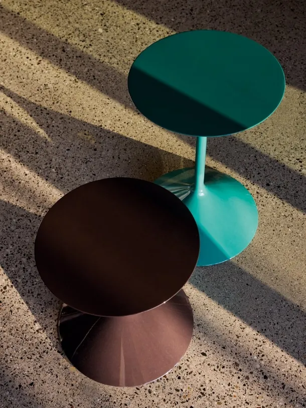 Side table in rigid polyurethane, steel support rod and glossy lacquer finish Tempo di Zanotta