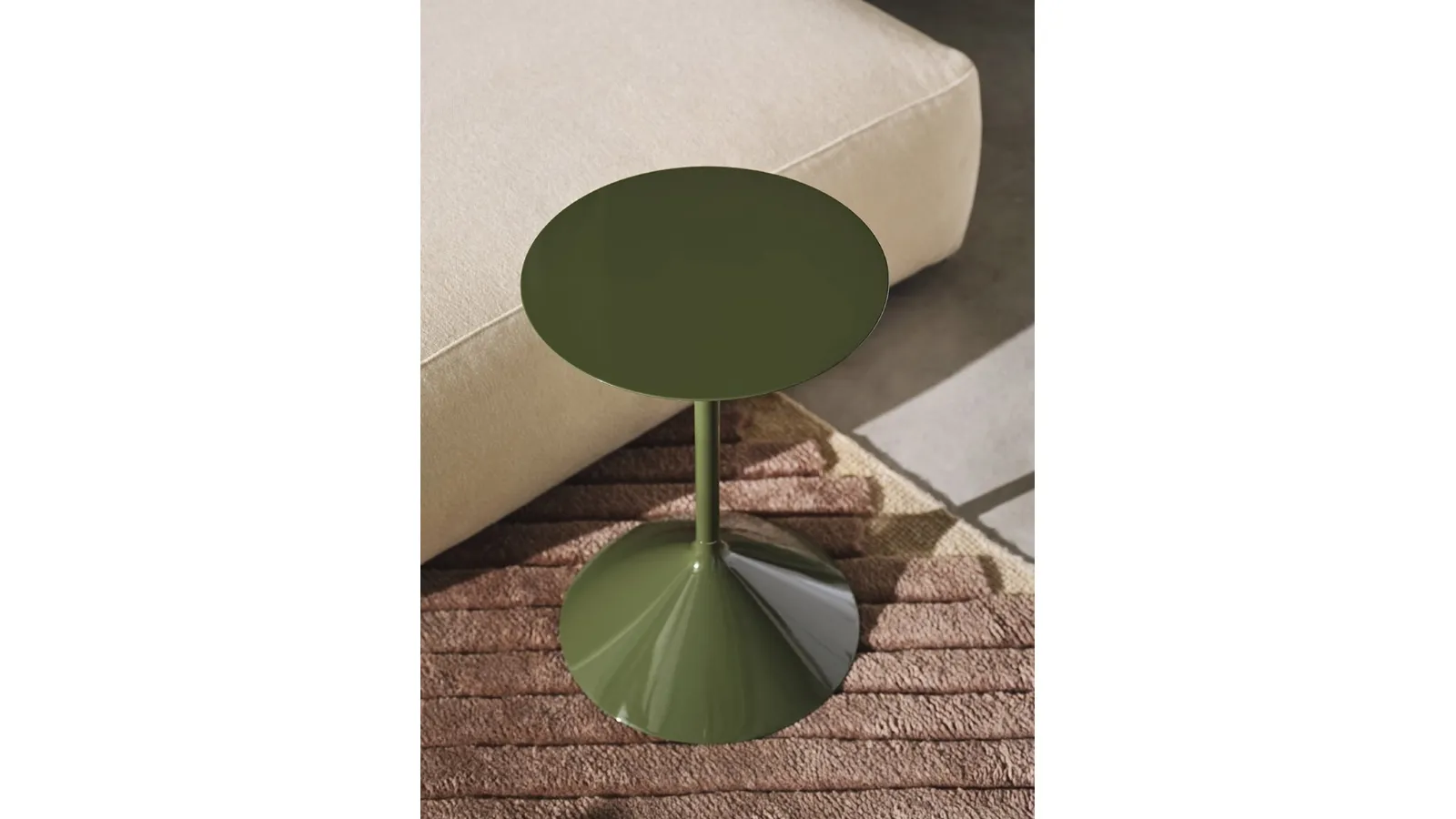 Side table in rigid polyurethane, steel support rod and glossy lacquer finish by Zanotta