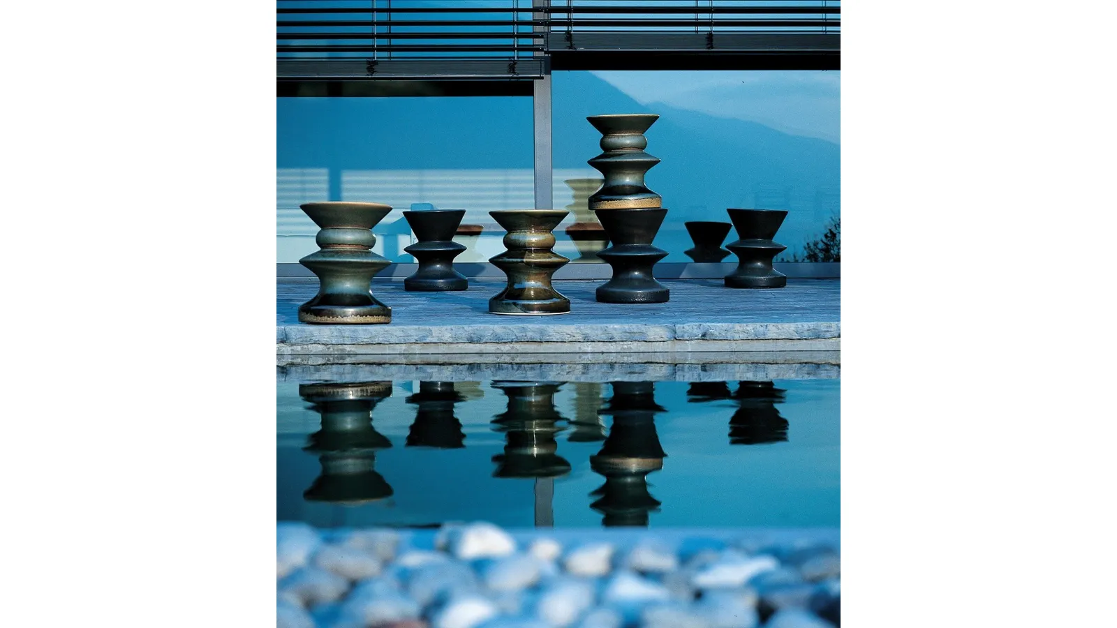 Design coffee tables in porcelain stoneware with double glaze Teti by Zanotta