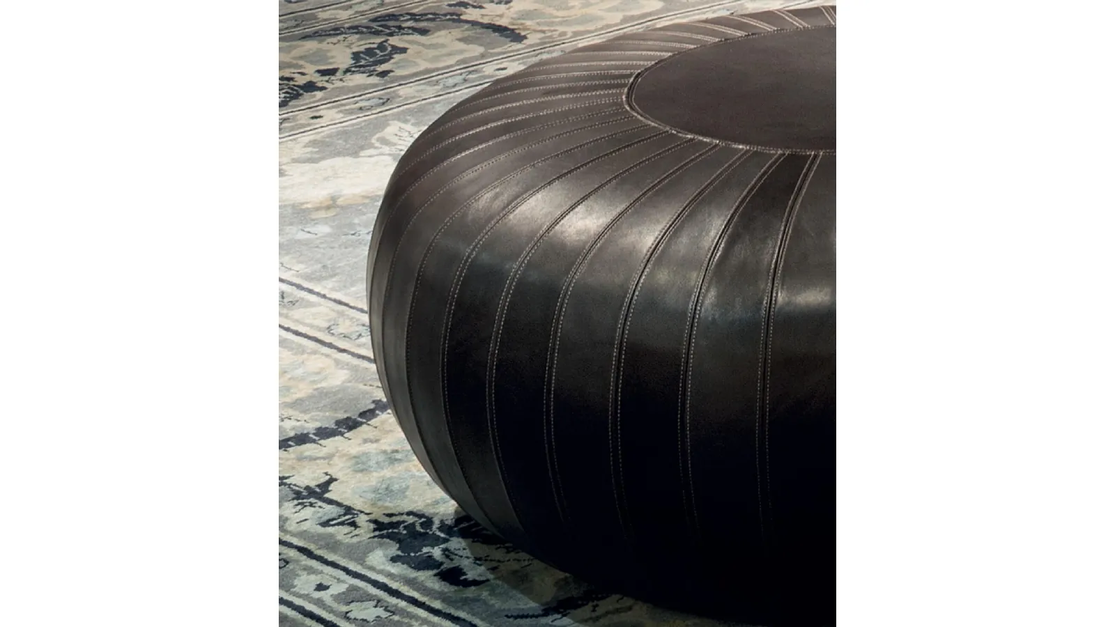 Lema Tod leather pouf