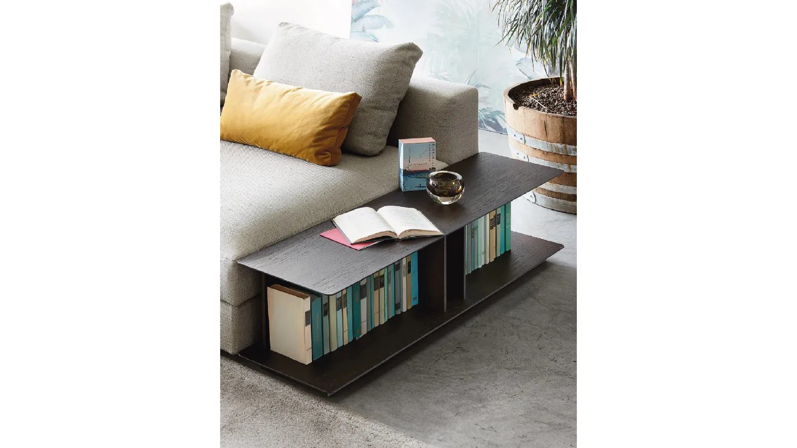 Venise storage coffee table by Lema