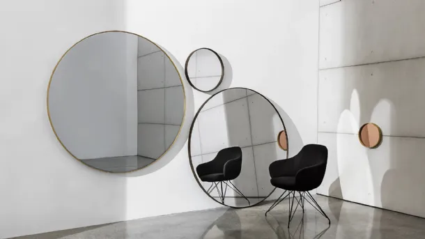 Round mirror with lacquered metal frame Visual Round by Sovet