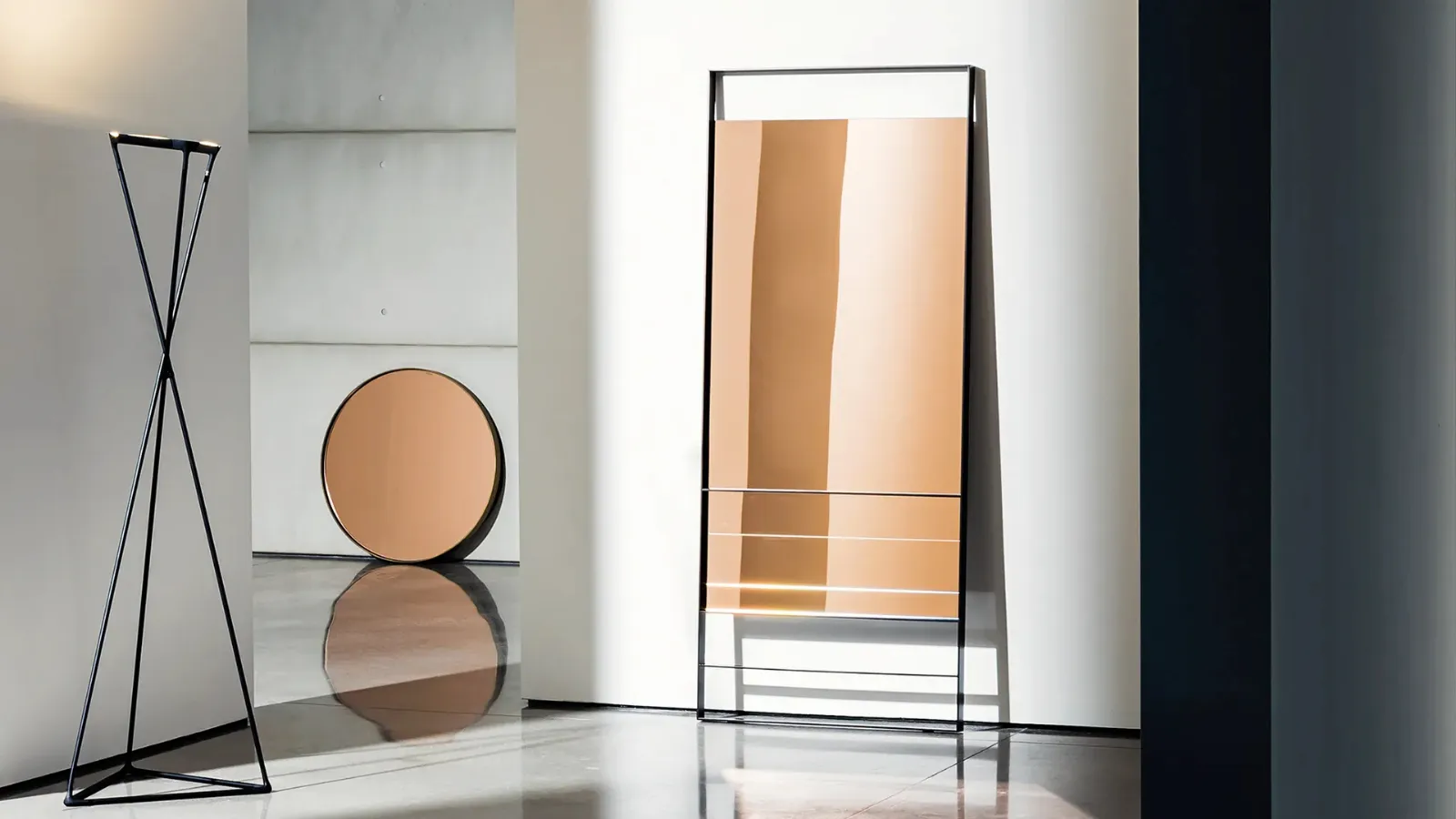 Rectangular floor mirror with lacquered metal structure Visual by Sovet